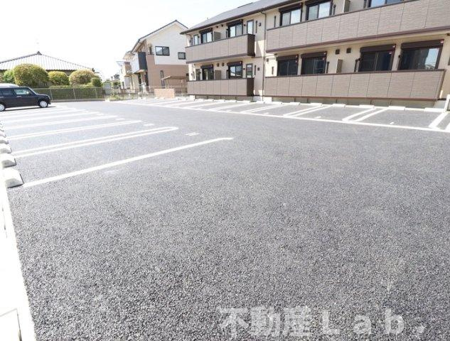 メゾン・ド・セレッソの駐車場