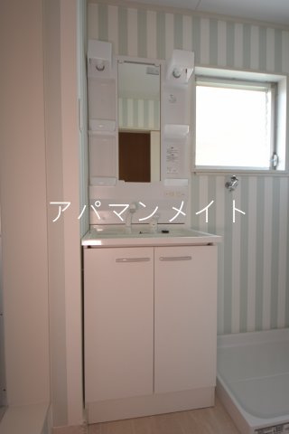 【洗面所】 | コーポ秋 | 明るい洗面所です