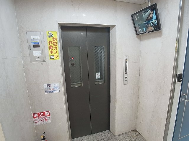 ハイツ湊川のエントランス|エントランス、エレベーターも完備してます