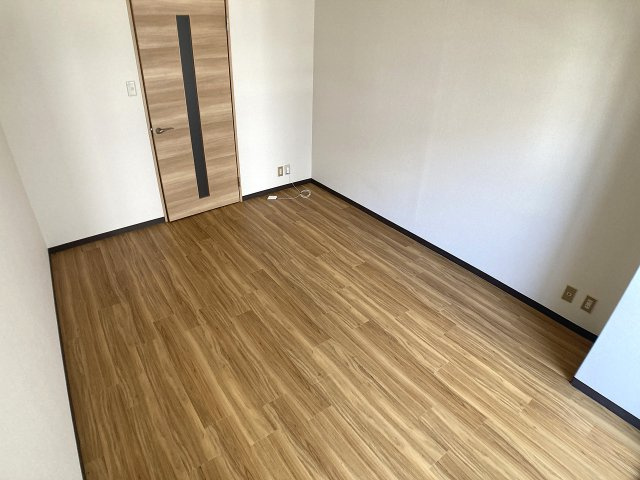 ハイツ湊川の内装|洋室
