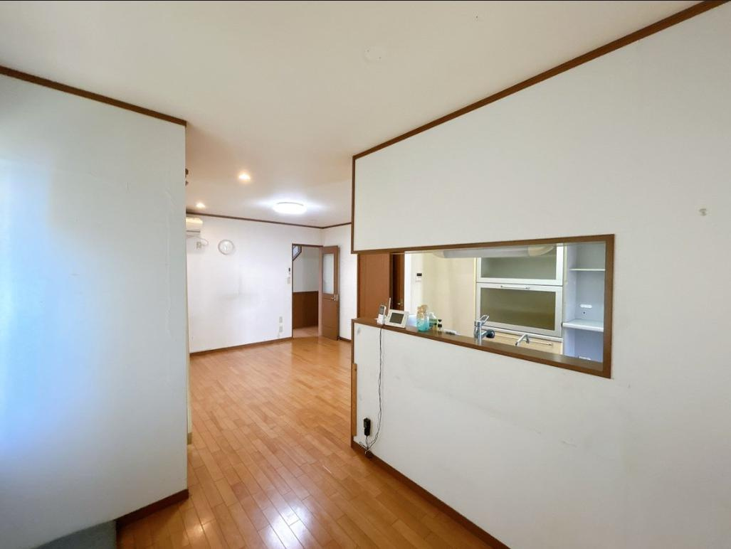 ひたちなか市青葉町　中古戸建の居間・リビング|家族団らんの時間も増えそうなくつろぎのＬＤＫ☆
