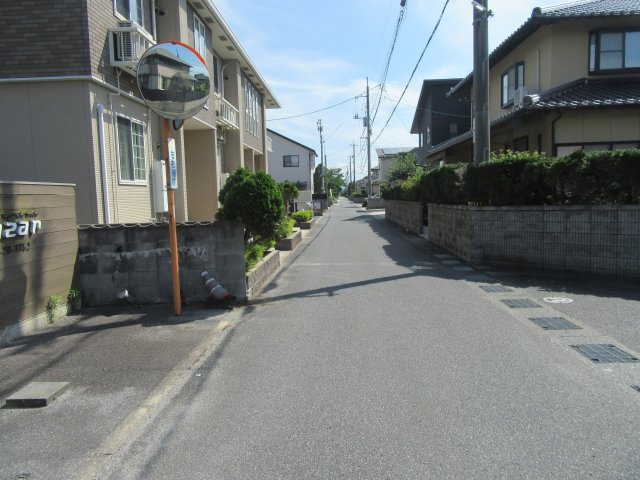 前面道路です