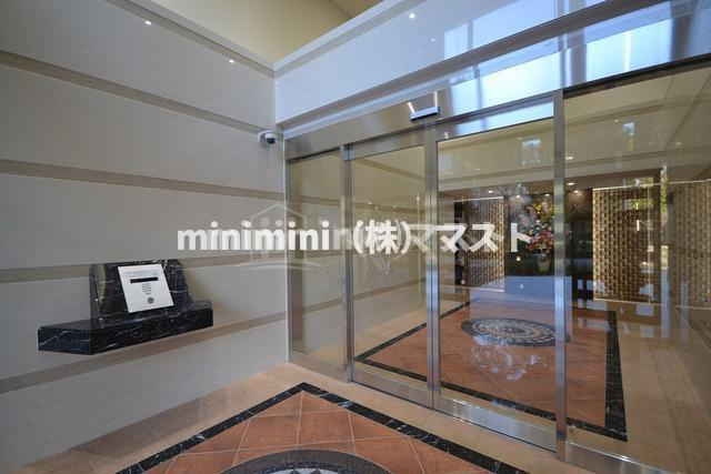 ラグゼ難波西Ⅱのエントランス