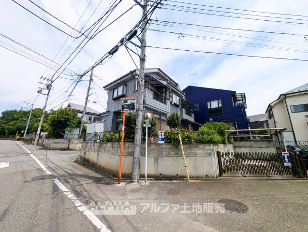 昭島市大神町2丁目　戸建の前面道路含む現地写真|【A warm space】
◆心をほどく場所◆
ゆったりとした空間に包まれ、誰かを迎えることが日常になる住まい。
