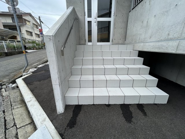 レアシスのエントランス|落ち着いたエントランスです