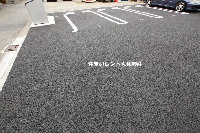 コンフォートヴィラ若松の駐車場