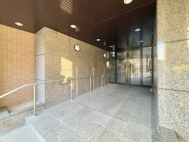 サンマンションアトレ猫ヶ洞のエントランス