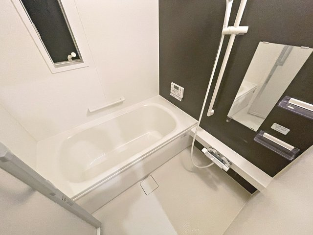 安積町荒井　中古戸建ての浴室