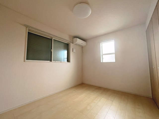 安積町荒井　中古戸建ての洋室