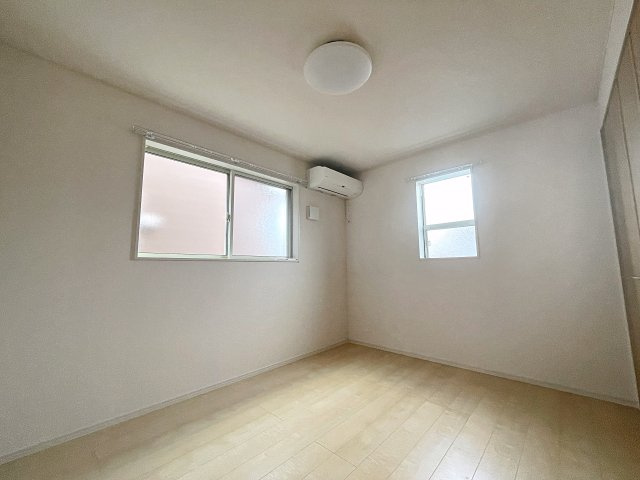安積町荒井　中古戸建ての洋室