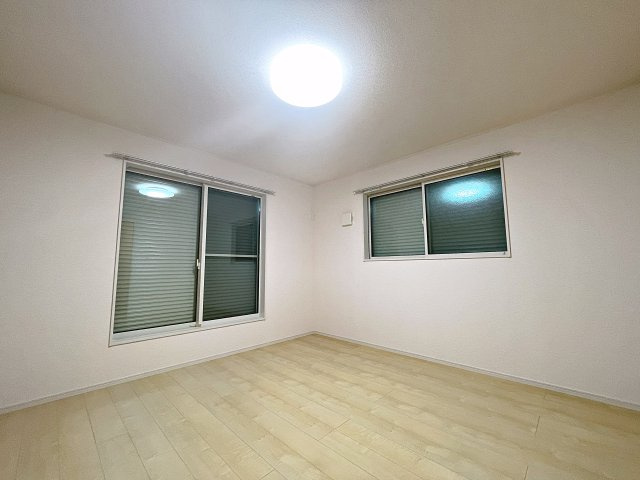 安積町荒井　中古戸建ての洋室