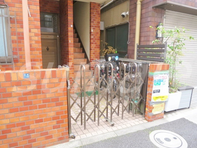 新力ハウスのエントランス|物件入口です☆