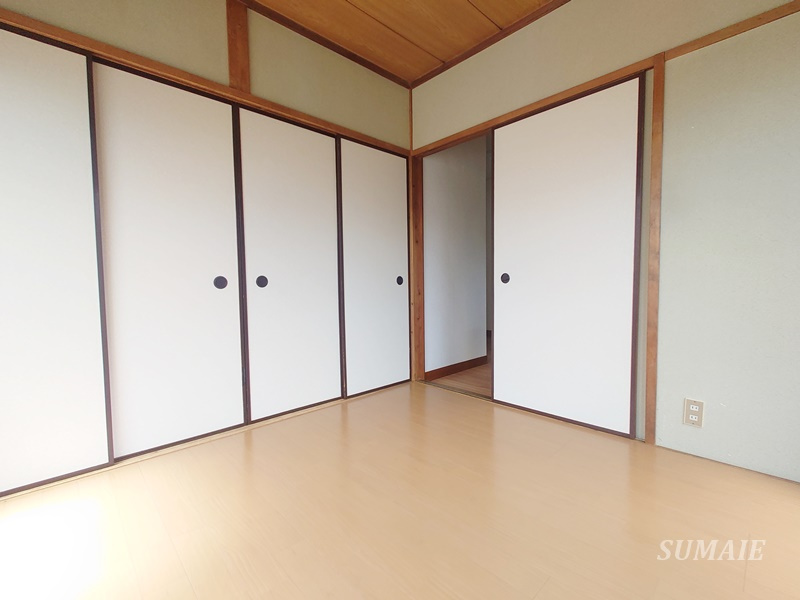新力ハウスの洋室|窓側からのアングルです☆