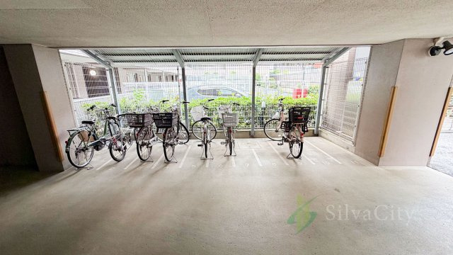 グランヴェール六義園の駐輪場