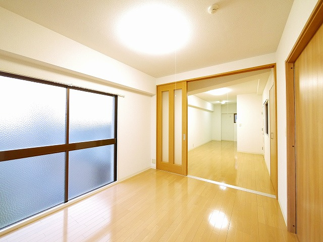 グランドパレス学園前の洋室|広々とした洋室です