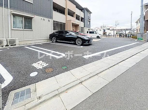 オリヴィエの駐車場