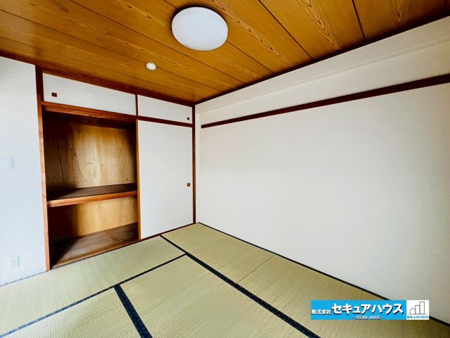 シティオ岩崎台の和室|【和室6帖別角度】
◆押入付きのため、来客時の布団などを収納することができます♪
◆畳表替、襖、障子貼替済みです。　　　　　　　　　　　　　　　　　　　　　　　　　　　　　　　　　　　　　　　　　　　
