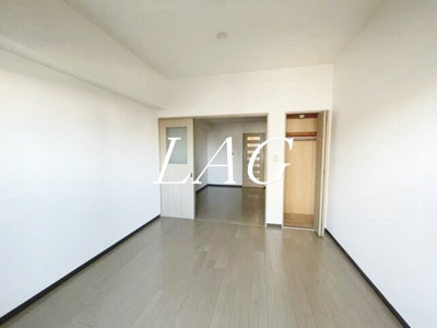 【居間・リビング】 | ＩＳＩＩビル | 洋室のお部屋です。