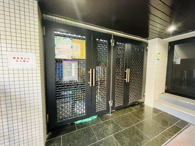 共和ホームズ延寿御茶ノ水のエントランス