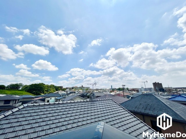 千種区池上町　1期の展望|左手には豊かな緑（公園や小高い丘など）が見え、正面奥には東山スカイタワーまで見渡せます。