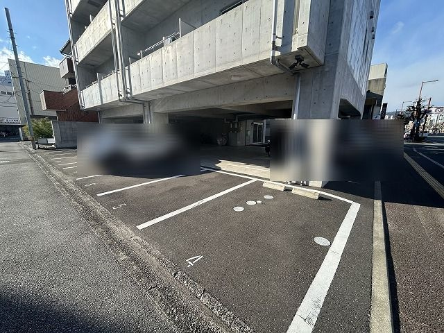 ライフの駐車場