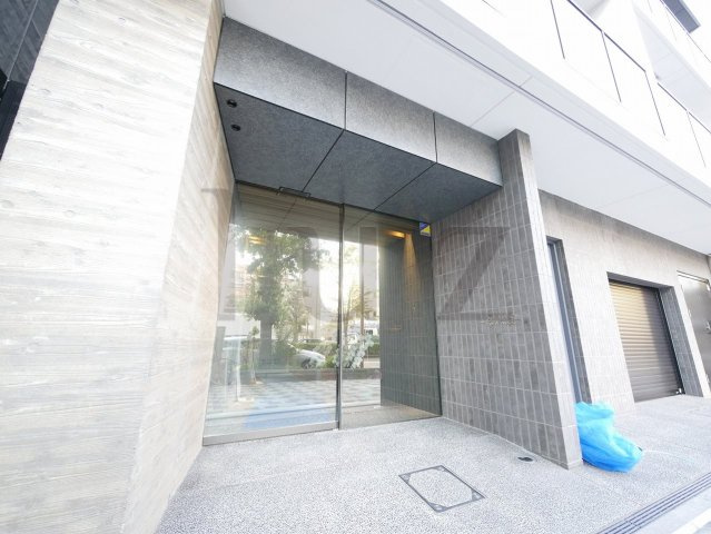 クレインメゾン新川通のエントランス