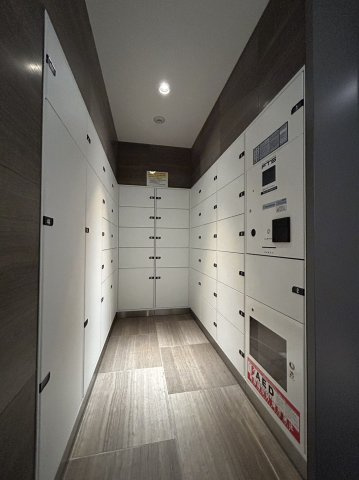 ブランズタワー御堂筋本町　開平小学校のその他共用部分|ブランズタワー御堂筋本町　宅配ボックス