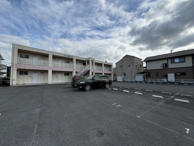 パレスさくらBの駐車場