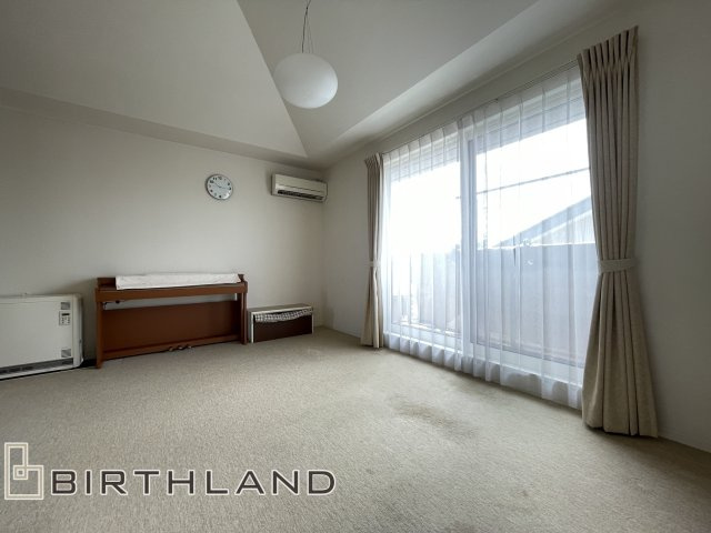 東山1丁目　中古戸建ての洋室