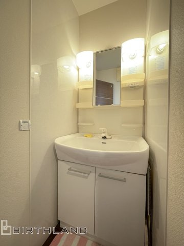 東山1丁目　中古戸建ての独立洗面台