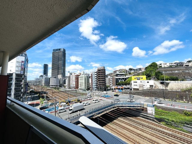 見て見て！！駅が目の前！！ワンチャン傘なくても暮らせそうな距離感！！走れば２秒！で、フランス人もビックリ！な、【リフォーム／シーアイマンション神奈川】の展望