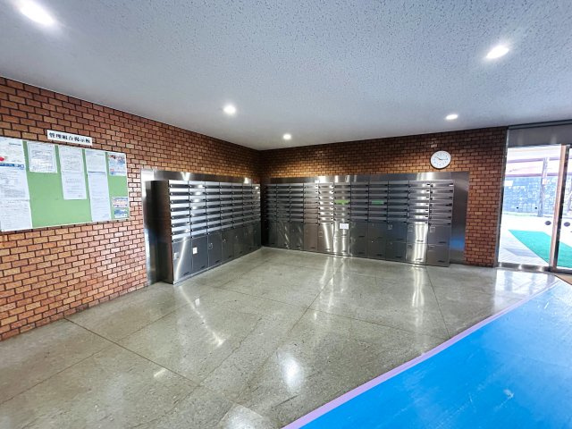見て見て！！駅が目の前！！ワンチャン傘なくても暮らせそうな距離感！！走れば２秒！で、フランス人もビックリ！な、【リフォーム／シーアイマンション神奈川】のその他共用部分