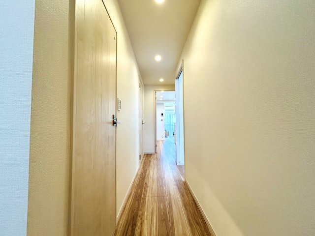 見て見て！！駅が目の前！！ワンチャン傘なくても暮らせそうな距離感！！走れば２秒！で、フランス人もビックリ！な、【リフォーム／シーアイマンション神奈川】の内装|過ごしやすい室内です