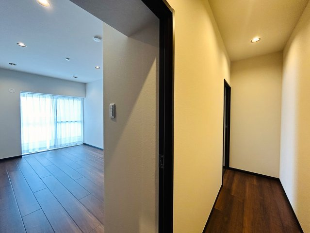 今日はどの駅使う？？その選択肢が多いほど、人生の幅も変わってくるナイスな立地！！パッと見の外観からは想像つかない新たな世界はココに、、な、『反町ステーションハイツ』フルリノベーションの洋室|スタンダードな洋室です
