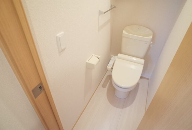 神戸市東灘区森北町１丁目の賃貸マンションのトイレ