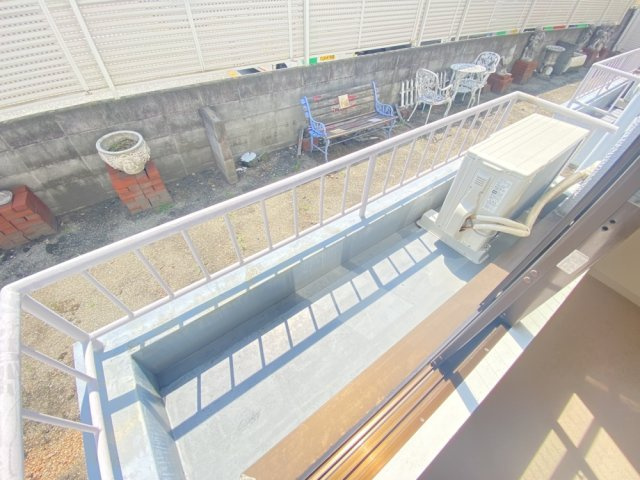 芦屋市西山町の賃貸マンションのバルコニー
