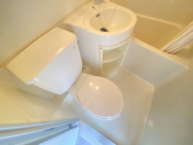 芦屋市西山町の賃貸マンションのトイレ