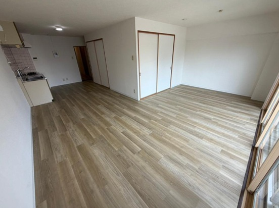 芦屋市業平町の賃貸マンションの居間・リビング