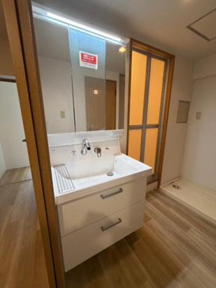 芦屋市業平町の賃貸マンションの洗面所