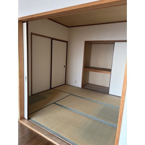 西宮市池田町の賃貸マンションの居間・リビング