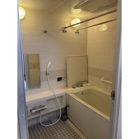 西宮市池田町の賃貸マンションの浴室