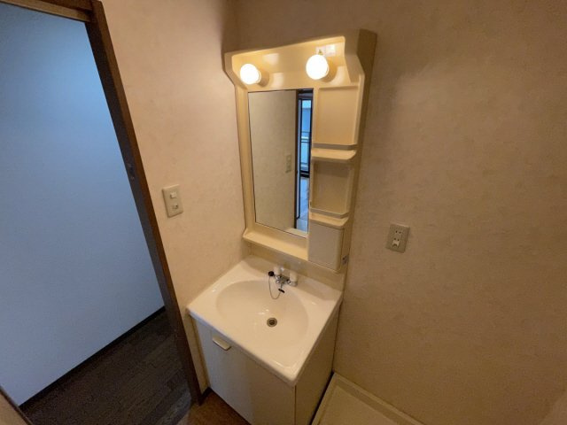 神戸市東灘区本庄町１丁目の賃貸マンションの洗面所