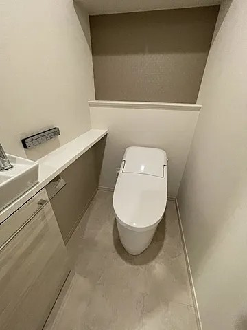 神戸市中央区新港町の賃貸マンションのトイレ