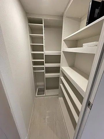神戸市中央区新港町の賃貸マンションの収納