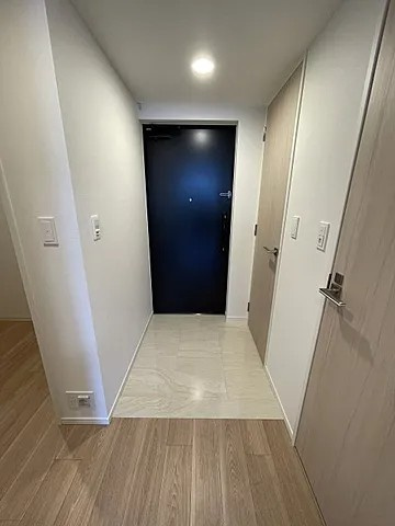 神戸市中央区新港町の賃貸マンションの玄関
