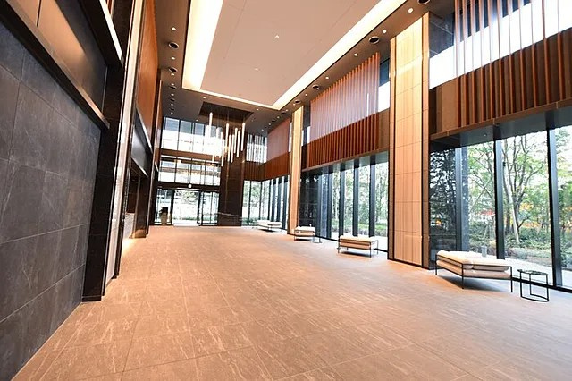 神戸市中央区新港町の賃貸マンションのロビー