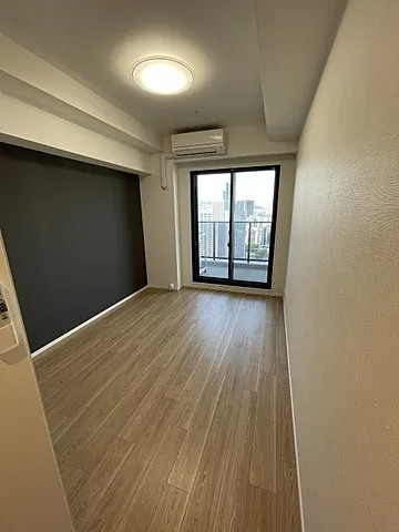 神戸市中央区新港町の賃貸マンションの居間・リビング