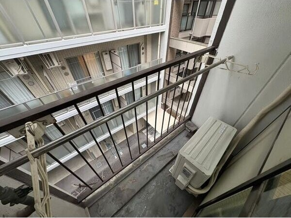 神戸市中央区古湊通２丁目の賃貸マンションのバルコニー