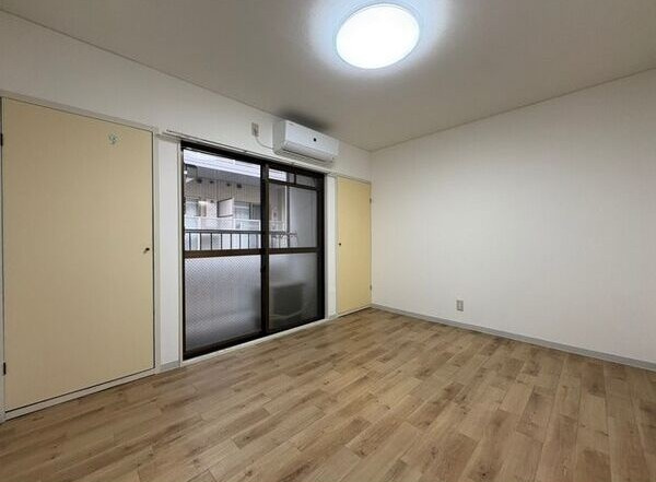神戸市中央区古湊通２丁目の賃貸マンションの居間・リビング