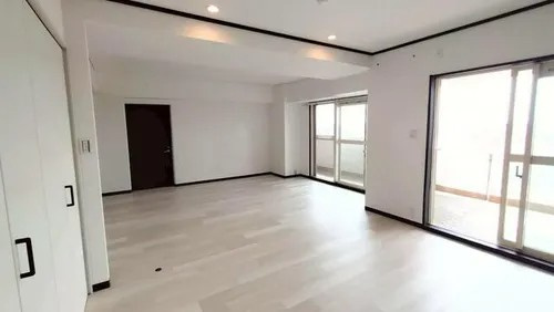 神戸市灘区永手町４丁目の賃貸マンションの居間・リビング